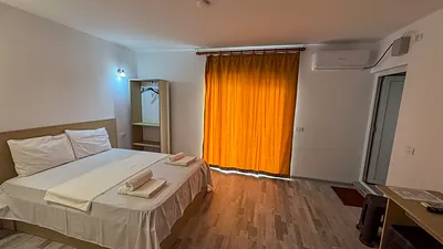 Cameră triplă Casa Gore cu pat matrimonial 160x200 și acces balcon